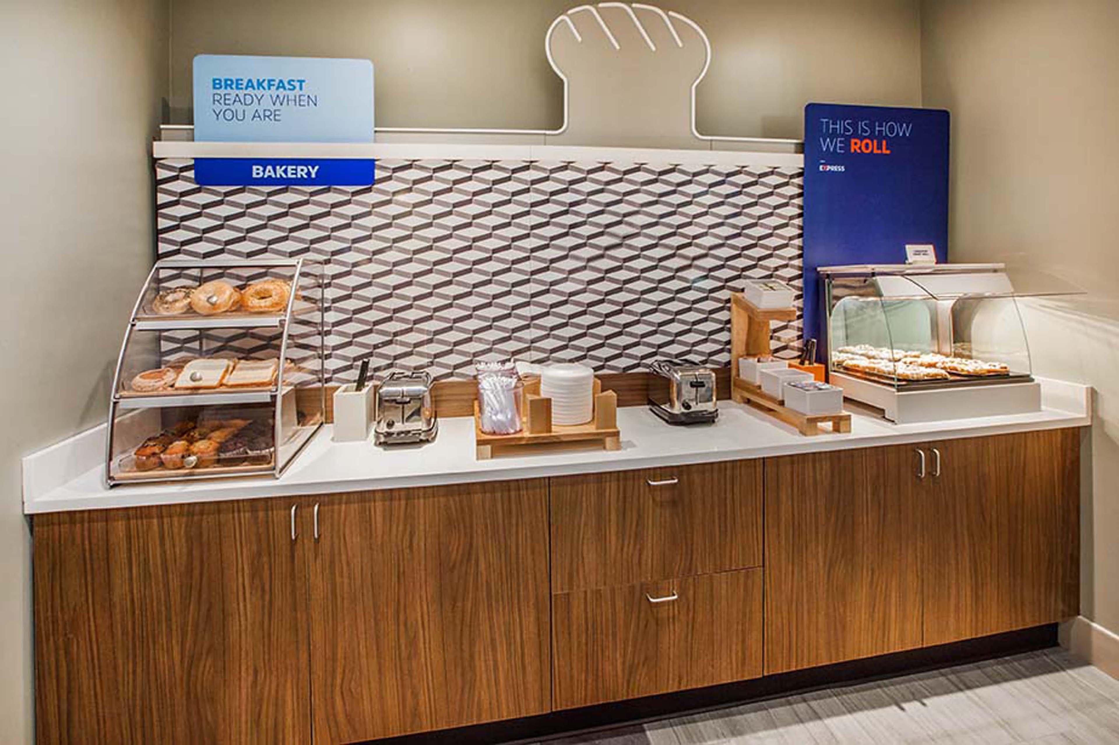 Holiday Inn Express Hotel & Suites Huntsville West - Research Park By Ihg Buitenkant foto